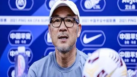 巴萨女足双庆贺，10-2大胜狼堡晋级欧冠半决赛！