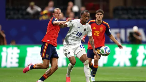 法国3-0完胜，姆巴佩帽子戏法